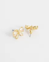 Par de aros pasantes dorados con forma de moño y piedras de cubic zirconia.