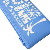 Cartuchera celeste de poliéster con cierre superior y estampado de palmera, flores, olas y texto "Rip Curl".