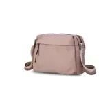 Bandolera color beige con correa de galón a tono, dos bolsillos frontales con cierre y uno dorsal. Su bolsillo principal incluye reparticiones internas.