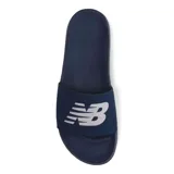 Chancletas azules con logo blanco en la tira superior.