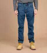Jeans azul oscuro de corte slim, con tecnología Coolmax para confort térmico y elasticidad.