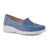Zapato casual con diseño elegante y suela flexible, ideal para un look diario.