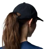 Gorra de béisbol negra marca Columbia, con logo bordado en blanco al frente y cierre ajustable en la parte posterior.