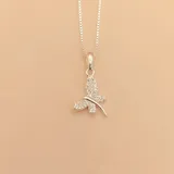 Conjunto de collar y dije de libélula en plata 925 con circonias.