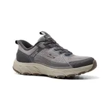 Championes Skechers Hillcrest 2.0 color gris con detalles en marrón. Diseñados con tecnología Slip-ins y Heel Pillow, corte de malla con cintas elásticas y plantilla Skechers Air-Cooled Memory Foam.
