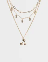 Collar corto dorado de múltiples cadenas con dijes de strass y cerezas.