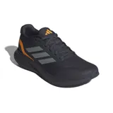 Championes de running Adidas Runfalcon 5, color gris oscuro/negro con detalles en naranja. Presentan las tres franjas características de Adidas en gris y un refuerzo naranja en el talón. La entresuela lleva la inscripción "CLOUDFOAM".