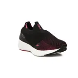 Championes deportivos Fila Pretender, color negro con detalles en fucsia y suela blanca.