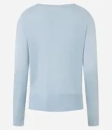 Suéter negro de punto con cuello redondo y mangas largas.