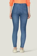 Pantalón super skinny de jean en color gris oscuro, de cintura alta y ajuste perfecto.