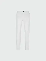 Pantalón de vestir blanco, corte slim fit, confeccionado en gabardina de algodón elástico.