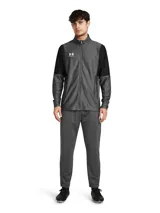 Pantalón deportivo negro Under Armour Challenger, con logo blanco en la pierna derecha.