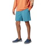 Short de baño negro Columbia Backcast III con tecnología Omni-Shade™ UPF 50, de secado rápido, con cintura elástica ajustable con cordón, bolsillos laterales de malla, bolsillo trasero con cremallera y forro interior de malla.