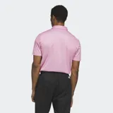 Chomba de golf Adidas color rosa con estampado de rombos y logo blanco en el pecho.