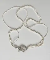 Collar de perlas de río con cierre de plata 950 en forma de nautilo.