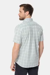 Camisa de manga corta con estampado a cuadros en tonos verde y blanco. Confeccionada en algodón. Hecho en Uruguay.