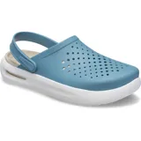 Zuecos Crocs modelo InMotion, con diseño deportivo y ergonómico. Presentan una parte superior perforada en color azul con tecnología Free Feel™ para mayor flexibilidad y una suela gruesa de plataforma en color blanco con amortiguación LiteRide™.