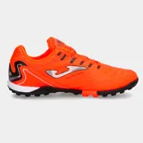 Championes Joma modelo Futbol 5 Max, color naranja vibrante con detalles en blanco y negro, diseñados para fútbol 5 (turf). Presentan suela de goma con múltiples tacos bajos y sistema de ventilación.