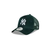 Gorra New Era 9FORTY A-Frame Trucker, color verde oscuro, confeccionada en pana con logo de los New York Yankees bordado en blanco.