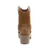 Bota corta Caterpillar color marrón, de cuero y gamuza encerada, con forro de malla de nylon, plantilla de espuma EVA y suela de goma.
