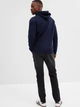Jean slim de hombre color negro gastado.