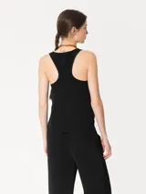 Musculosa color rosa pálido de satén doble, corte en A y sin mangas.