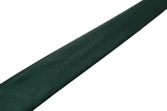 Corbata color marrón con estampado de flores pequeñas en amarillo y celeste. Incluye pañuelo de bolsillo a juego.