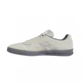 Zapatillas deportivas color gris, con diseño clásico de tres franjas en los laterales.