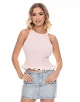 Top rosa de viscosa elastizada, con cuello halter y volados en el ruedo.