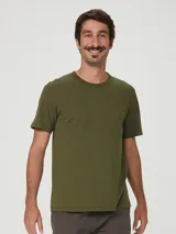 Camiseta azul de corte slim, cuello redondo y manga corta.