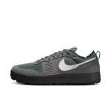 Zapatillas urbanas Nike C1Ty de hombre, color gris con detalles en azul y blanco.