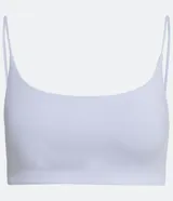 Top deportivo negro con escote ovalado y tirantes finos.