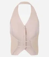 Blusa estilo chaleco color beige, de sastrería, con escote en pico, botones delanteros y espalda ajustable.