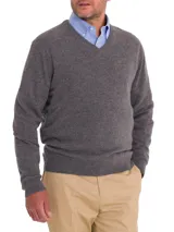 Sweater gris de lana y cashmere con cuello en V, manga larga y calce regular.
