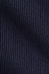 Buzo de manga larga color azul marino, de tejido de punto acanalado y corte ajustado. Presenta cuello redondo y puños con ribete blanco contrastante.