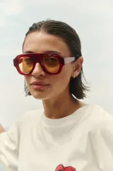 Remerón blanco de algodón con estampa de brújula con un corazón rojo en el centro, la frase "Mystical Voyage" y la firma "By Renée".