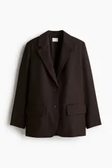 Blazer marrón oscuro de corte recto, con solapas de muesca, hombreras y bolsillos ribeteados con solapa.