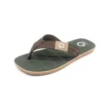 Ojotas Cartago Aspen Thong Ad, color verde militar con tiras marrones y logo en beige.