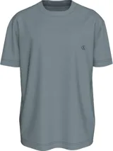 Remera celeste de corte relaxed, cuello redondo y mangas cortas. Presenta logo CK bordado en el frente y logo Calvin Klein Jeans en relieve en la espalda.