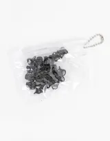 Set de 20 minibroches negros para el cabello, presentados en una bolsita plástica transparente con cierre y cadena metálica.