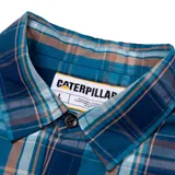 Camisa de hombre a cuadros, de manga larga, con bolsillo en el pecho.