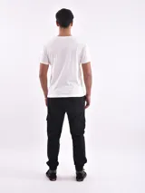 Remera gris oscuro con estampa frontal de una moto y texto en blanco.