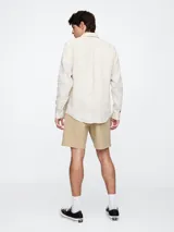 Short de hombre color azul marino, corte recto y largo a la rodilla.