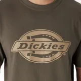 Remera verde militar de manga corta con logo de Dickies estampado en el pecho.