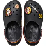 Zuecos de color negro, con diseño inspirado en Gryffindor, detalles en rojo y amarillo.
