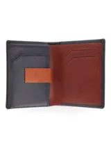 Billetera doble de cuero color verde oscuro con costuras blancas.