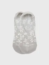 Calcetines invisibles (tipo soquete o pala) para mujer, color gris claro, con estampado de ramas y hojas blancas.
