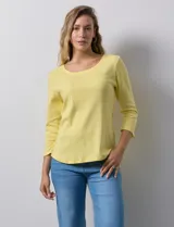 Remera de algodón color verde agua, con escote redondo y mangas 3/4.
