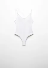 Traje de baño enterizo blanco de canalé con escote de pico, tirantes finos dobles cruzados en la espalda y forro interior.