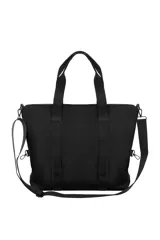 Bolso tipo tote color beige con asas de mano y correa bandolera negra regulable. Tiene un bolsillo frontal con cierre y detalles en negro.